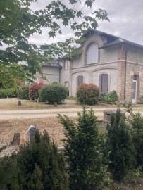 
                                                                                        Location
                                                                                         Appartement T1 standing proche Orléans