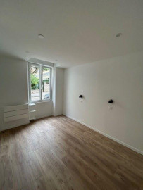 
                                                                                        Location
                                                                                         Appartement T2 bis, Commerce, Paris 15