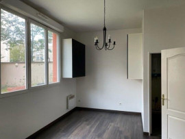 
                                                                                        Location
                                                                                         Appartement T2 excellent état avec parking