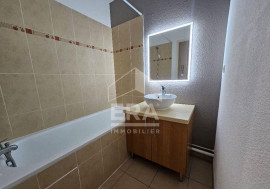 
                                                                                        Location
                                                                                         Appartement T2, jardin et parking privatif