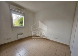 
                                                                                        Location
                                                                                         Appartement T2, jardin et parking privatif