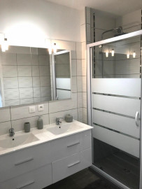 Vente
EMPLACEMENT FACE MER POUR CE SPACIEUX T2