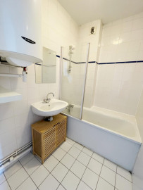 
                                                                                        Location
                                                                                         Appartement T2, spacieux, calme et clair