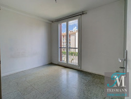 
                                                                                        Location
                                                                                         Appartement T3 - 2ème étage