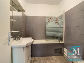 
                                                                                        Location
                                                                                         Appartement T3 - 2ème étage