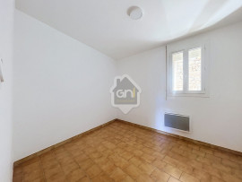 
                                                                                        Location
                                                                                         Appartement T3, cour privative non close
