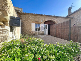 
                                                                                        Location
                                                                                         Appartement T3, cour privative non close