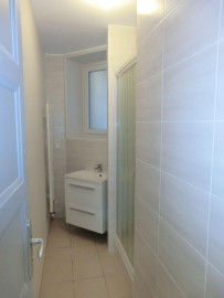 
                                                                                        Location
                                                                                         Appartement T3 lumineux avec vue dégagée