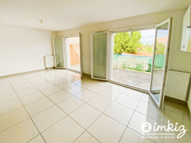 Vente
Appartement T3 + terrasse +2 parkings