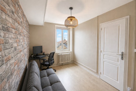 
                                                                                        Vente
                                                                                         Appartement T3 traversant et entièrement rénové en plein cœur de Soucieu-en-Jarrest