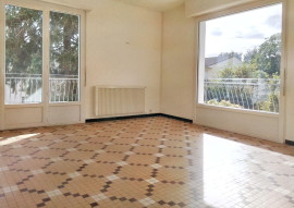 
                                                                                        Location
                                                                                         Appartement T4 au 1er étage maison individuelle