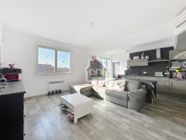 
                                                                                        Location
                                                                                         Appartement T4 au 2ème étage