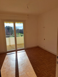 
                                                                                        Location
                                                                                         Appartement T4 calme et sécurisée.