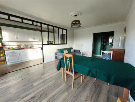 
                                                                                        Location
                                                                                         Appartement T4 dans résidence calme et sécurisée