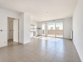 
                                                                                        Vente
                                                                                         Appartement T4 - dernier étage avec terrasse