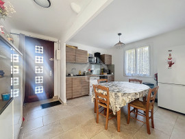 
                                                                                        Location
                                                                                         Appartement T4 - Terrasse, Garage.