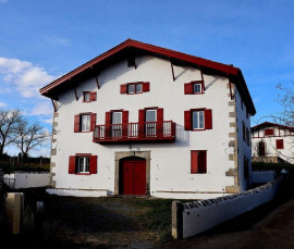 
                                                                                        Location
                                                                                         Appartement T5 à louer à Iholdy (64640)