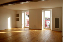 
                                                                                        Location
                                                                                         Appartement T5 à louer à Iholdy (64640)