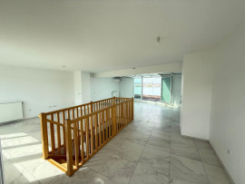 
                                                                                        Vente
                                                                                         Appartement T5 Triplex  à Issy les Moulineaux