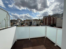 
                                                                                        Vente
                                                                                         Appartement T5 Triplex  à Issy les Moulineaux