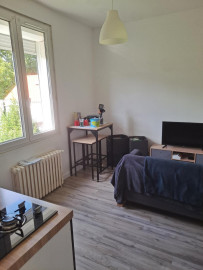 
                                                                                        Location
                                                                                         Appartement TBE plein sud, forfait avec Internet
