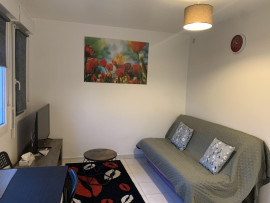 
                                                                                        Location
                                                                                         Appartement tranquille au fond du jardin