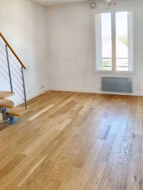 
                                                                                        Location
                                                                                         Appartement tranquille, avec jardin