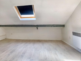 
                                                                                        Location
                                                                                         Appartement tranquille, avec jardin