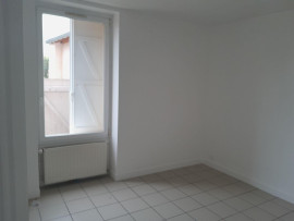 
                                                                                        Location
                                                                                         Appartement tranquille avec petit jardin potager.