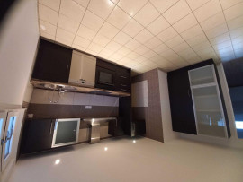 
                                                                                        Location
                                                                                         Appartement tranquille en zone 30.