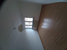 
                                                                                        Location
                                                                                         Appartement tranquille en zone 30.