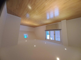 
                                                                                        Location
                                                                                         Appartement tranquille en zone 30.