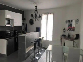 
                                                                                        Location
                                                                                         Appartement traversant, entièrement équipé