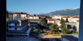 
                                                                                        Location
                                                                                         Appartement traversant T2 calme et lumineux