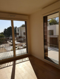 
                                                                        Location
                                                                         Appartement très agréable