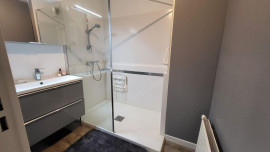 
                                                                                        Location
                                                                                         Appartement très calme et ensoleillé .