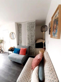 
                                                                                        Location
                                                                                         Appartement très limineux, refait à neuf