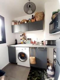
                                                                                        Location
                                                                                         Appartement très limineux, refait à neuf