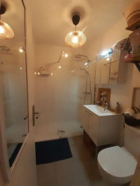 
                                                                                        Location
                                                                                         Appartement très limineux, refait à neuf