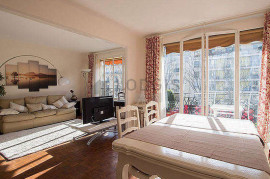 Location
Appartment proche des Invalides (loyer tout inclus)