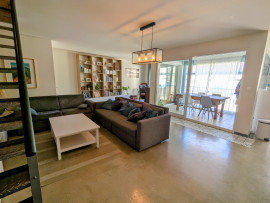 
                                                                                        Vente
                                                                                         Appt. T4 en duplex dans maison de village - Garage