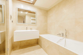 Location
Appt unique au coeur du Marais (loyer tout inclus)