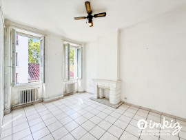 
                                                                                        Vente
                                                                                         Atypique appartement + combles aménageables