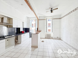 
                                                                                        Vente
                                                                                         Atypique appartement + combles aménageables