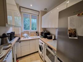 
                                                                                        Vente
                                                                                         Auteuil - 2 pièces traversant