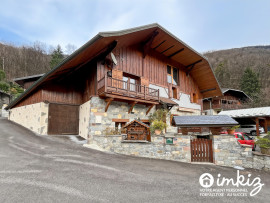 
                                                                                        Vente
                                                                                         Authentique maison savoyarde avec terrasse