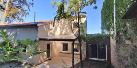 
                                                                                        Location
                                                                                         Avec terrasse et jardin