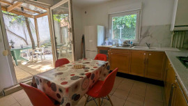 
                                                                                        Location
                                                                                         Avec terrasse et jardin