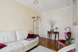 Location
Avenue Bosquet cosy apartment (loyer tout inclus)