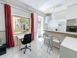 
                                                                                        Location
                                                                                         AVIGNON Centre, Studio neuf, Jardin Terrasses